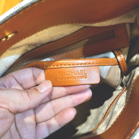 Michael Kors tote - Picture 9 of 12